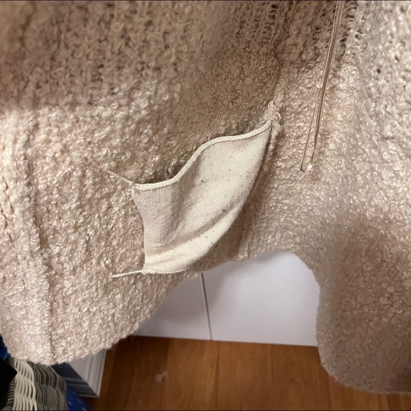 Sleeveless Cardigan with Faux Fur - Picture 12 of 15